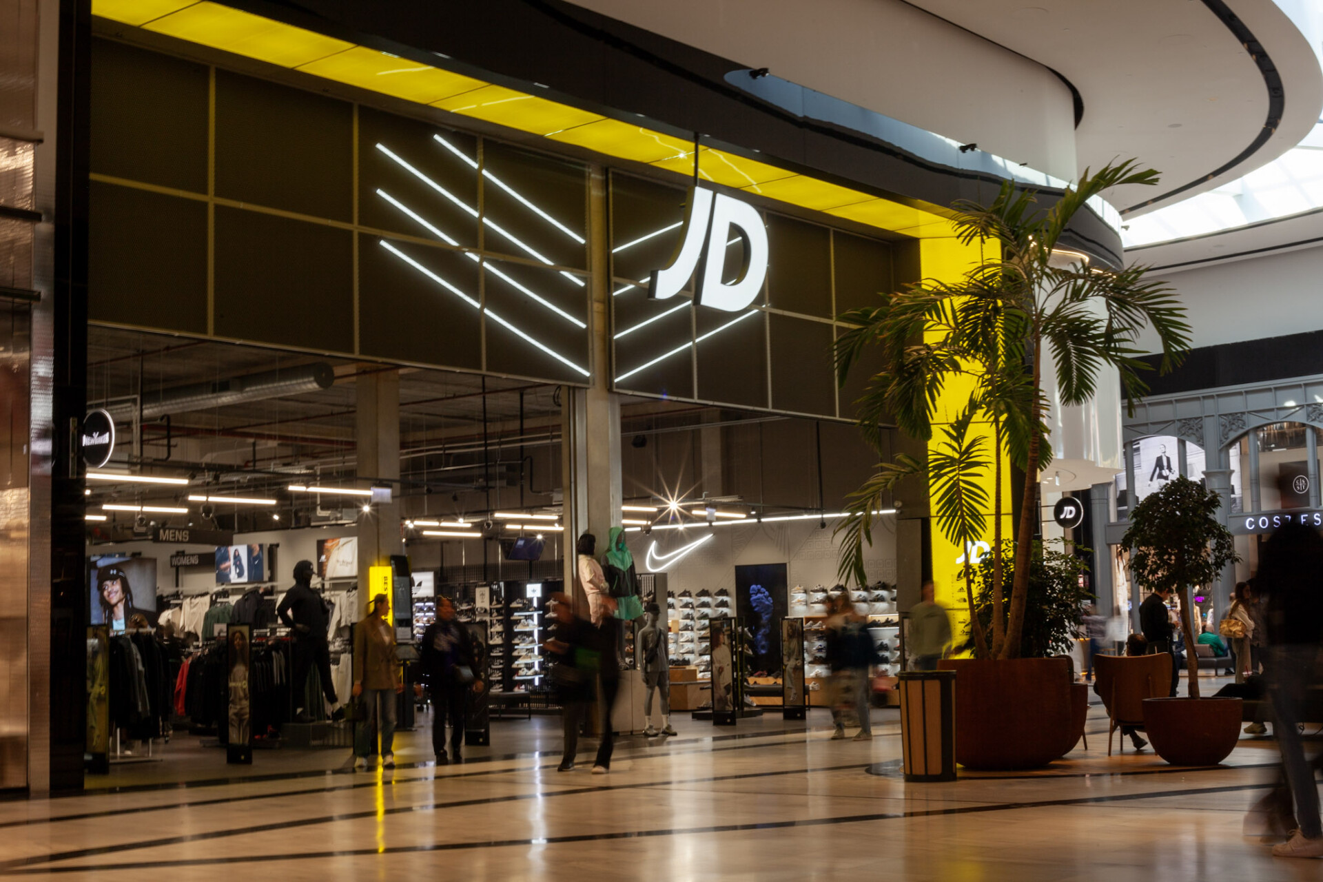 Laat jouw bedrijfspand opvallen door passende lichtreclame!